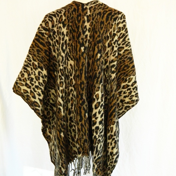 NWT David & Young Leopard Fringe Shawl Wrap - Picture 4 of 6